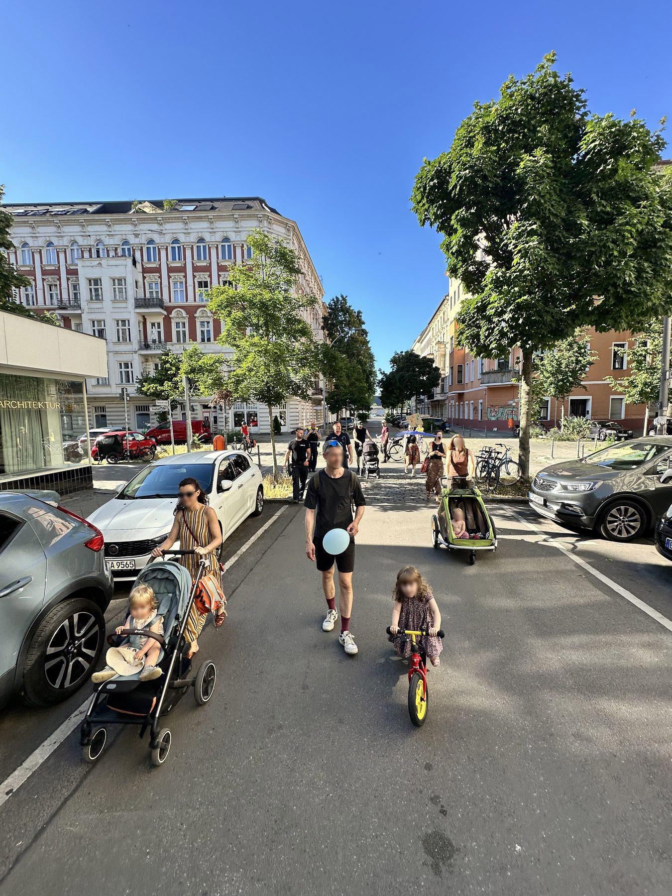 Nachbarschaft läuft gemeinsam für Verkehrsberuhigung